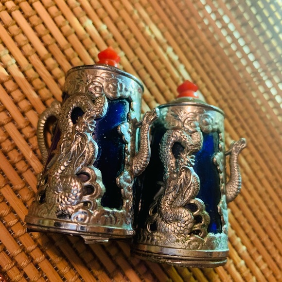 Vintage Cobalt Blue Glass Silver Dragon Shakers Occupied Japan - Picture 16 of 16